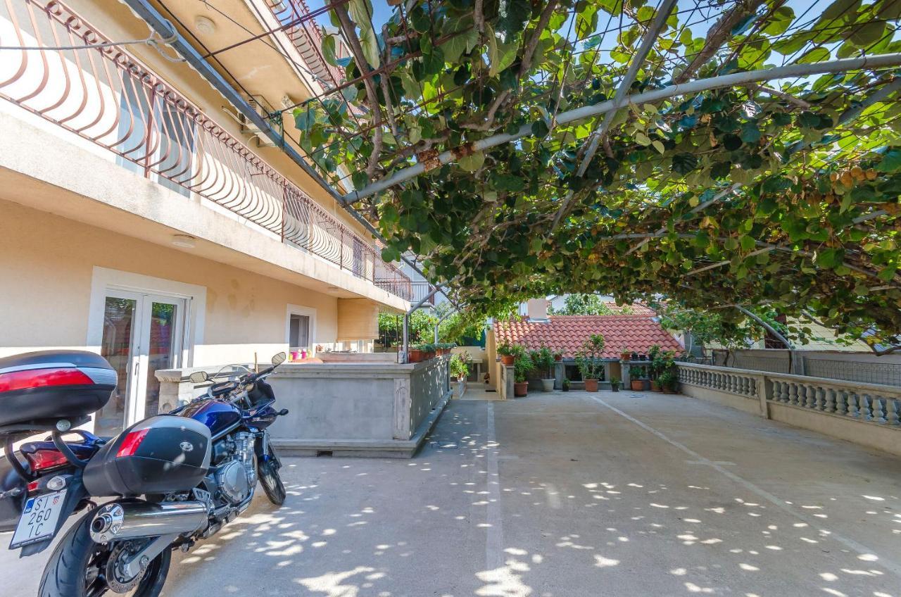 Apartments Mira I Vodice Dış mekan fotoğraf